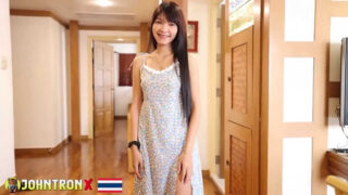 หนังโป๊ไทย JohntronX – Noey Part 2 น้องเนยวัยรุ่นไทย นัดเย็ดกับพี่จอห์นพาเข้าโรงแรมจับควยโม๊คแล้วขย่มเย็ดสดจุกๆแล้วแหกหีกระแทกคาโซฟาซารัวๆ