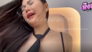 คลิปหลุด amam7078 น้องเเอม สาวเเว่นมาทำงานวันแรกก็โดนเจ้านา่ยใช้บริการเลยล่อหีเสียวๆคาชุดทำงานเย็ดกระแทกหีมันส์คาโต๊ะครางเสียวๆก่อนอมควยชีกเเตกใส่เต้มหน้า